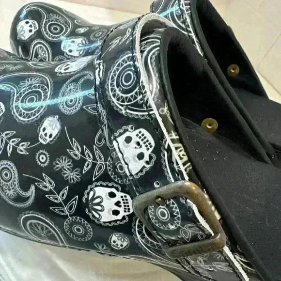 NEW SANITA ESTELLE CLOGS BLACK GREY SUGAR SKULLS & PAISLEY PATENT LEATHER 38 - Picture 4 of 15